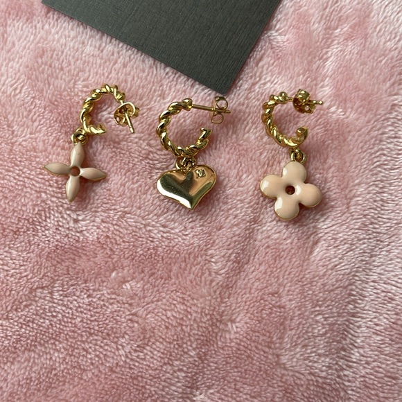 Louis Vuitton Sweet Monogram Earrings - Picture 4 of 5
